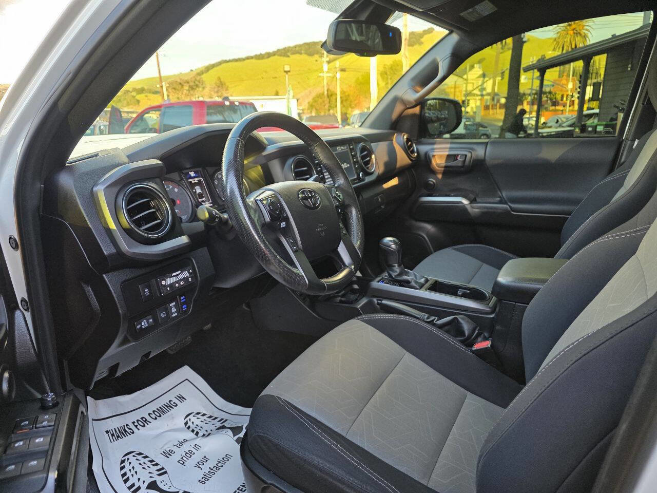 Used 2021 Toyota Tacoma TRD Sport w/ Technology Package image 8