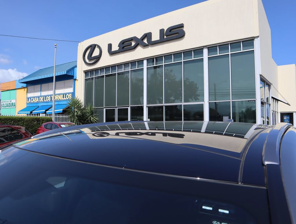 Used 2024 Lexus RX 450h AWD w/ Luxury Package image 9