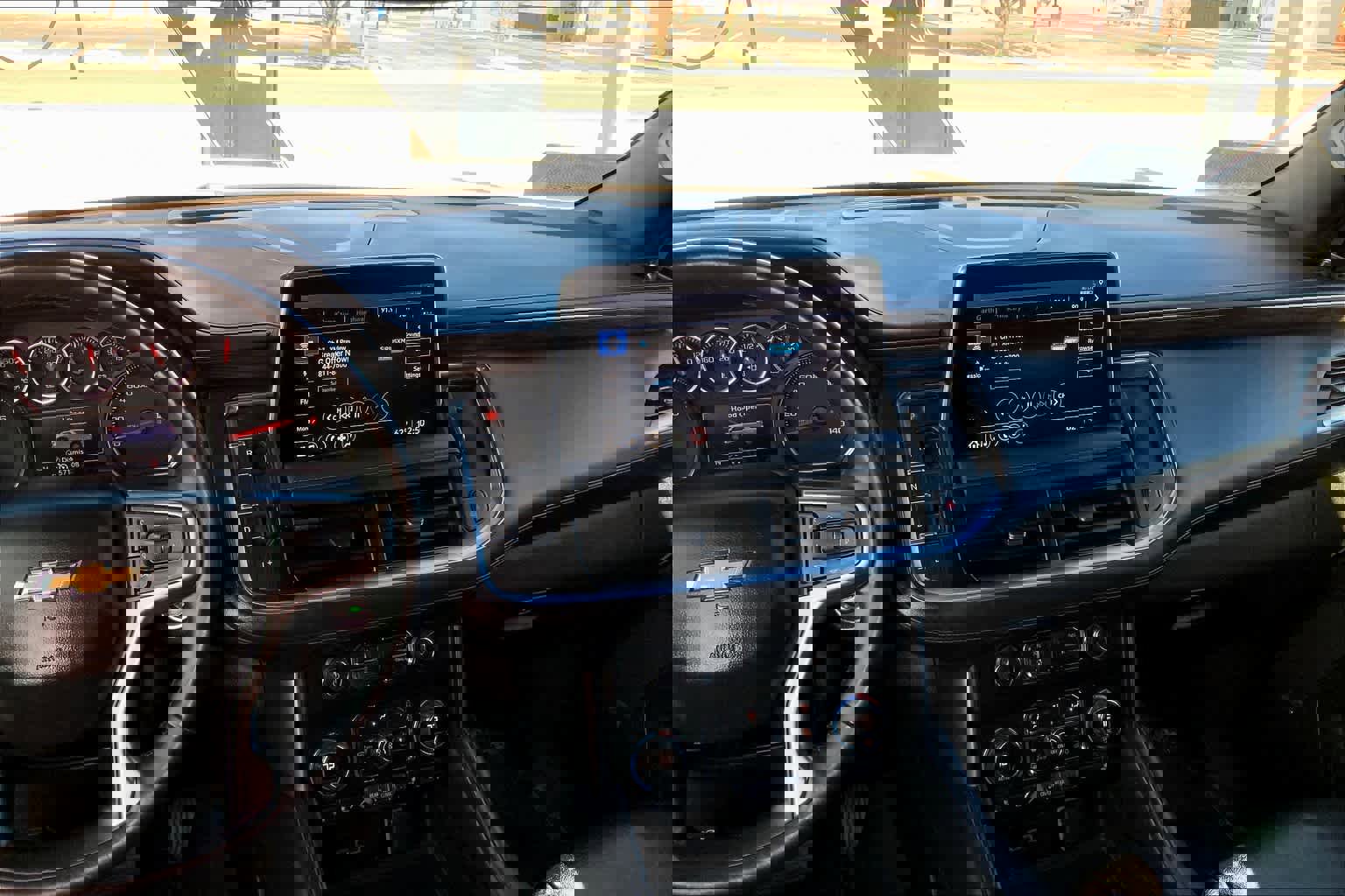 Used 2021 Chevrolet Suburban LT w/ LT Signature Package image 7