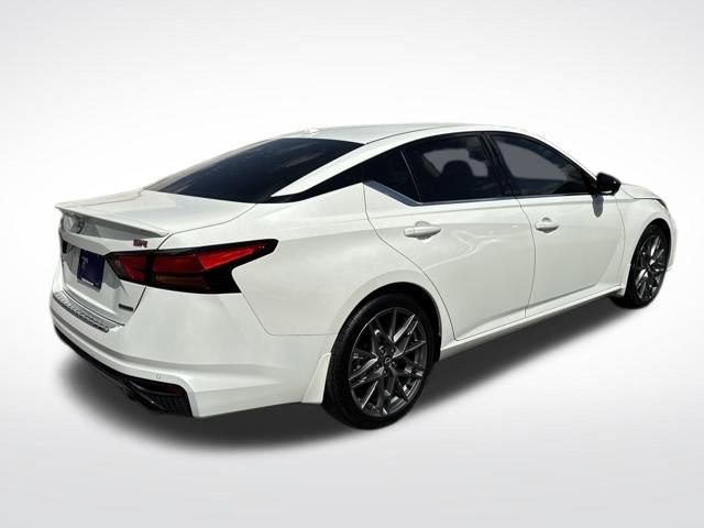Used 2023 Nissan Altima 2.0 SR FWD image 6