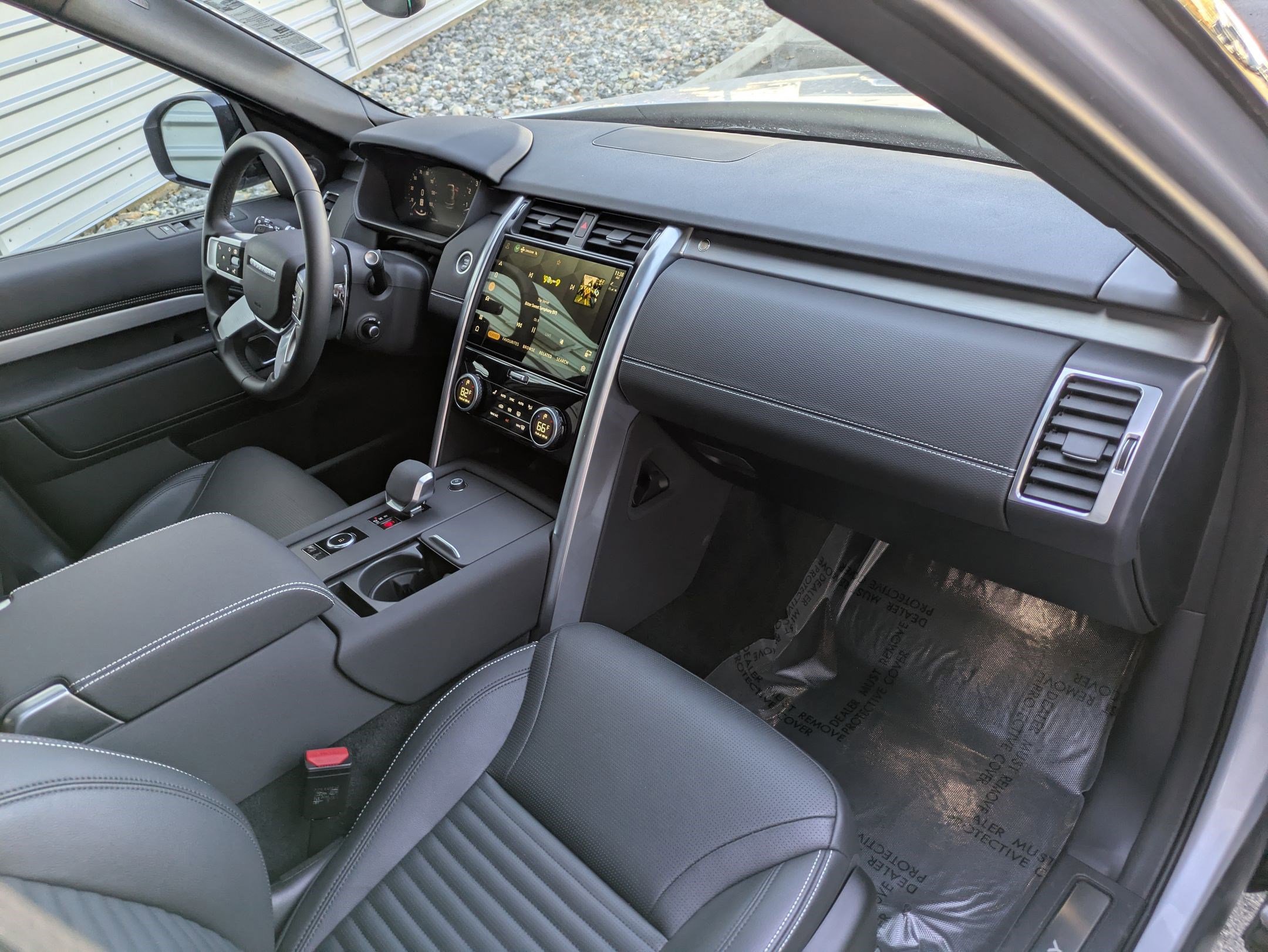 Used 2024 Land Rover Discovery Dynamic SE image 34