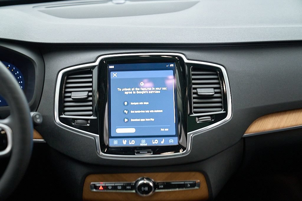 Certified 2025 Volvo XC90 B6 Plus AWD/4WD image 29