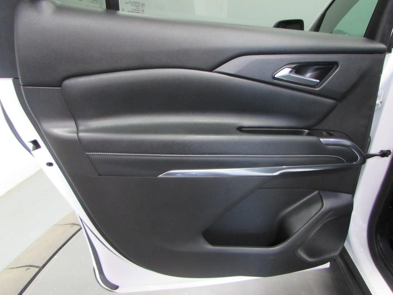 Used 2025 Chevrolet Traverse LT AWD/4WD image 14