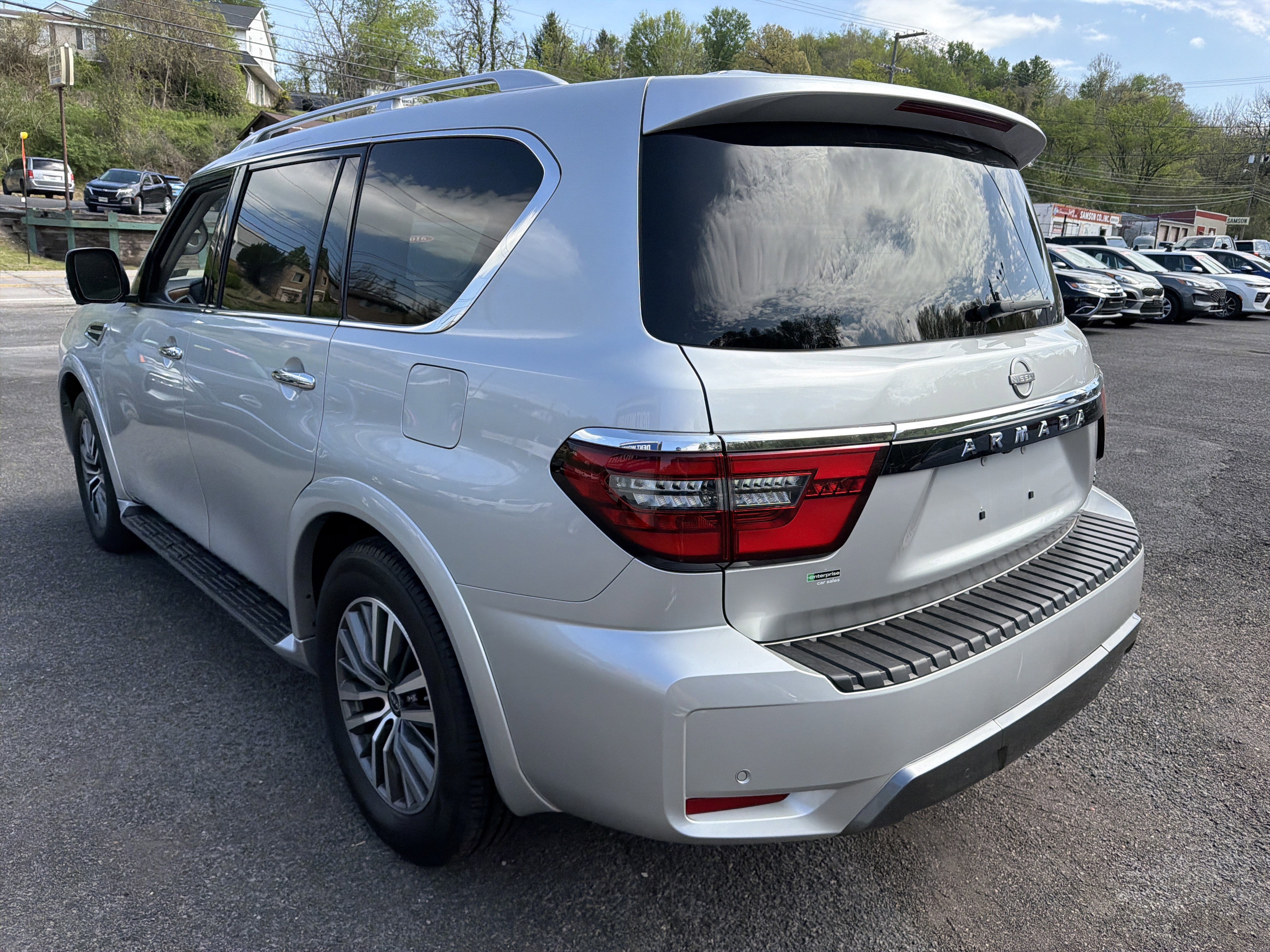 Used 2024 Nissan Armada SL w/ Captain's Chairs Package AWD/4WD image 6