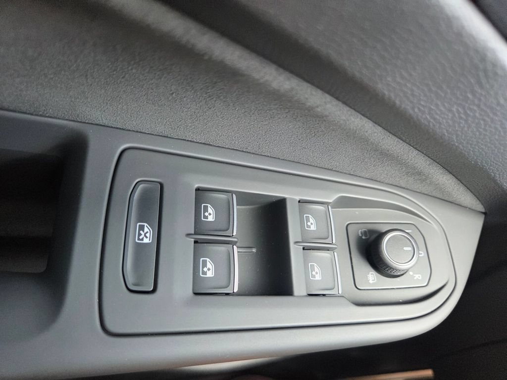 Used 2026 Volkswagen GTI SE FWD image 18