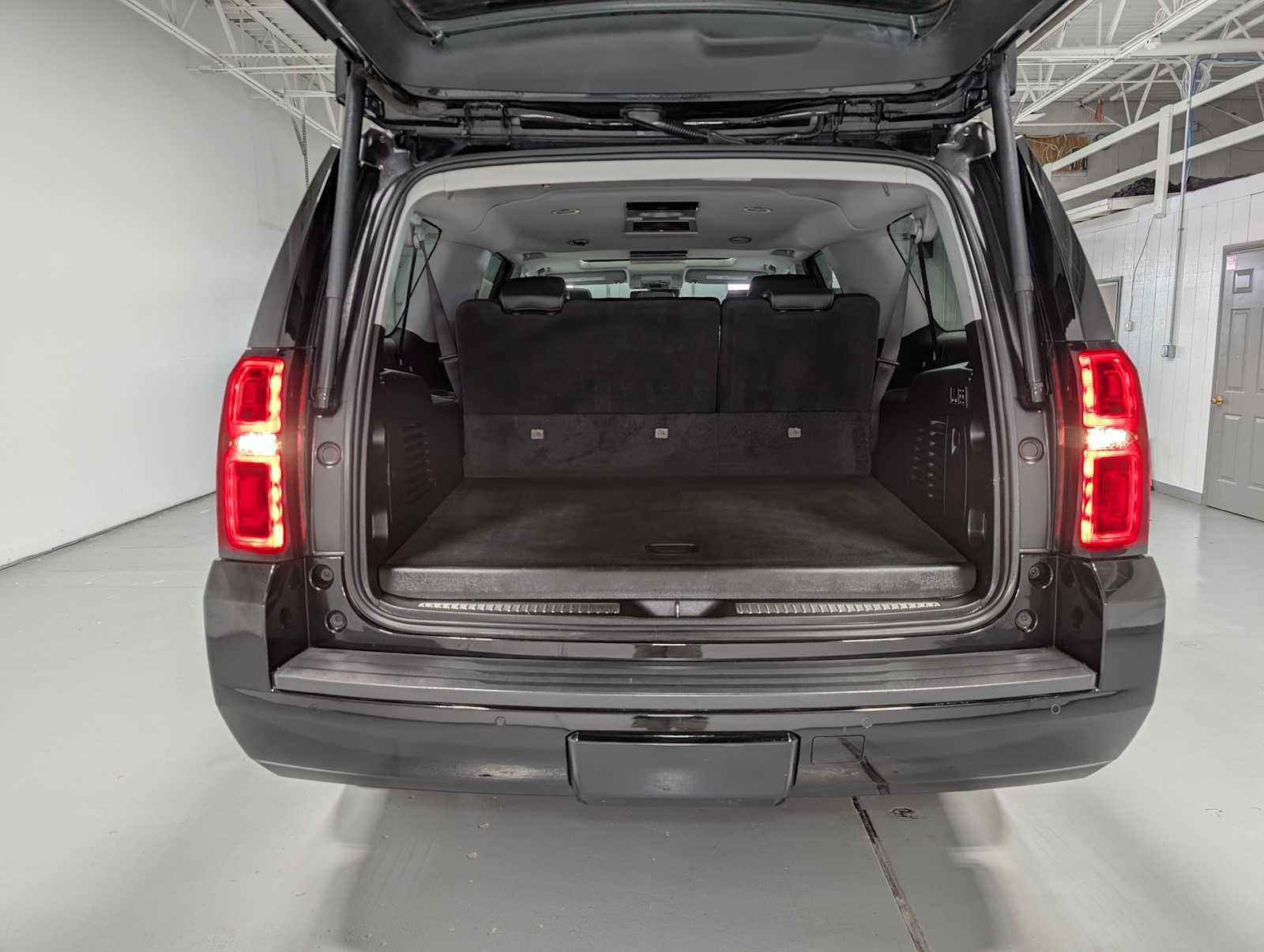 Used 2020 Chevrolet Suburban LT image 43