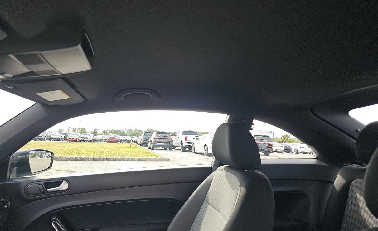 Used 2018 Volkswagen Beetle 2.0T S FWD image 16