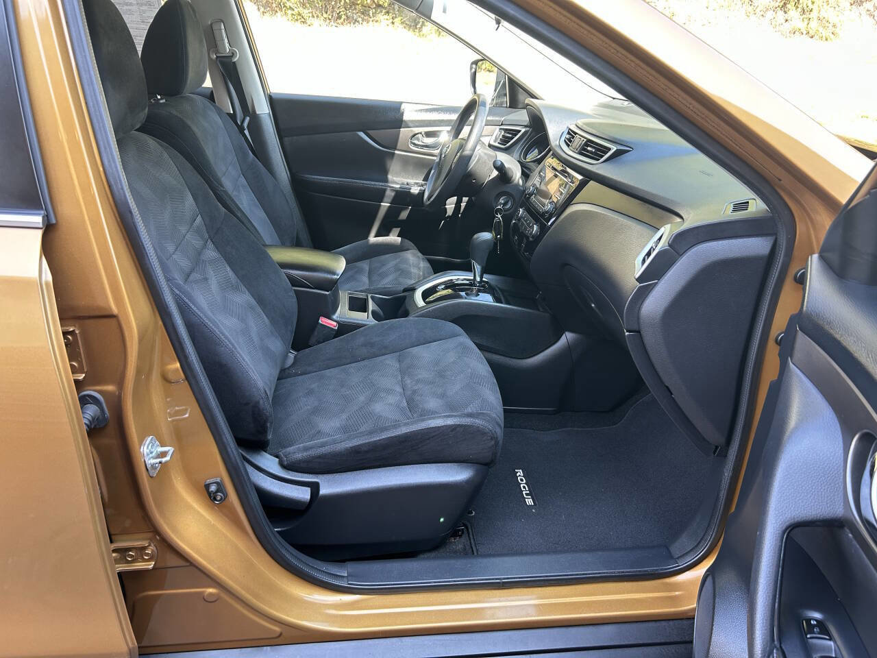 Used 2014 Nissan Rogue S w/ S Family Package image 15