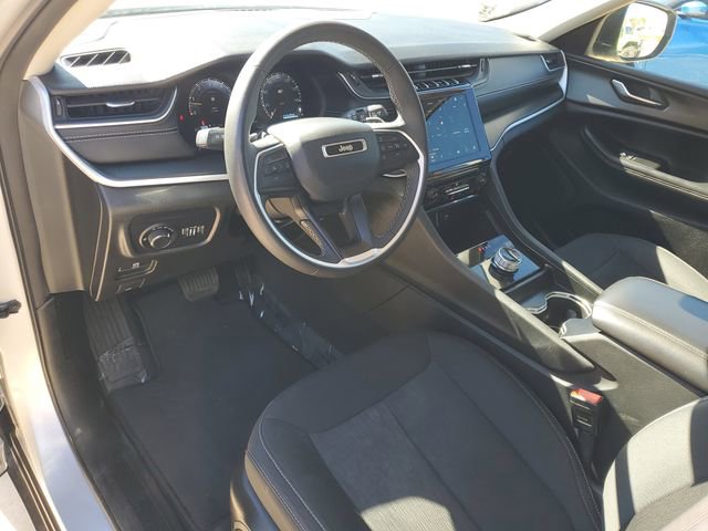 Used 2024 Jeep Grand Cherokee Laredo RWD image 4