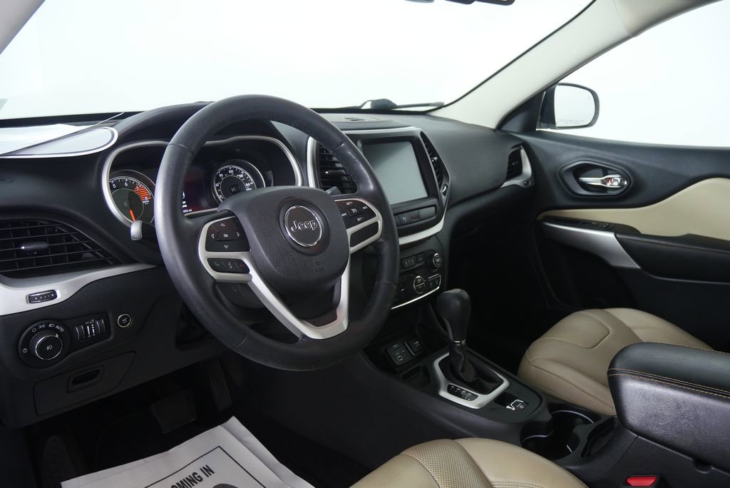 Used 2017 Jeep Cherokee Limited w/ Luxury Group image 12