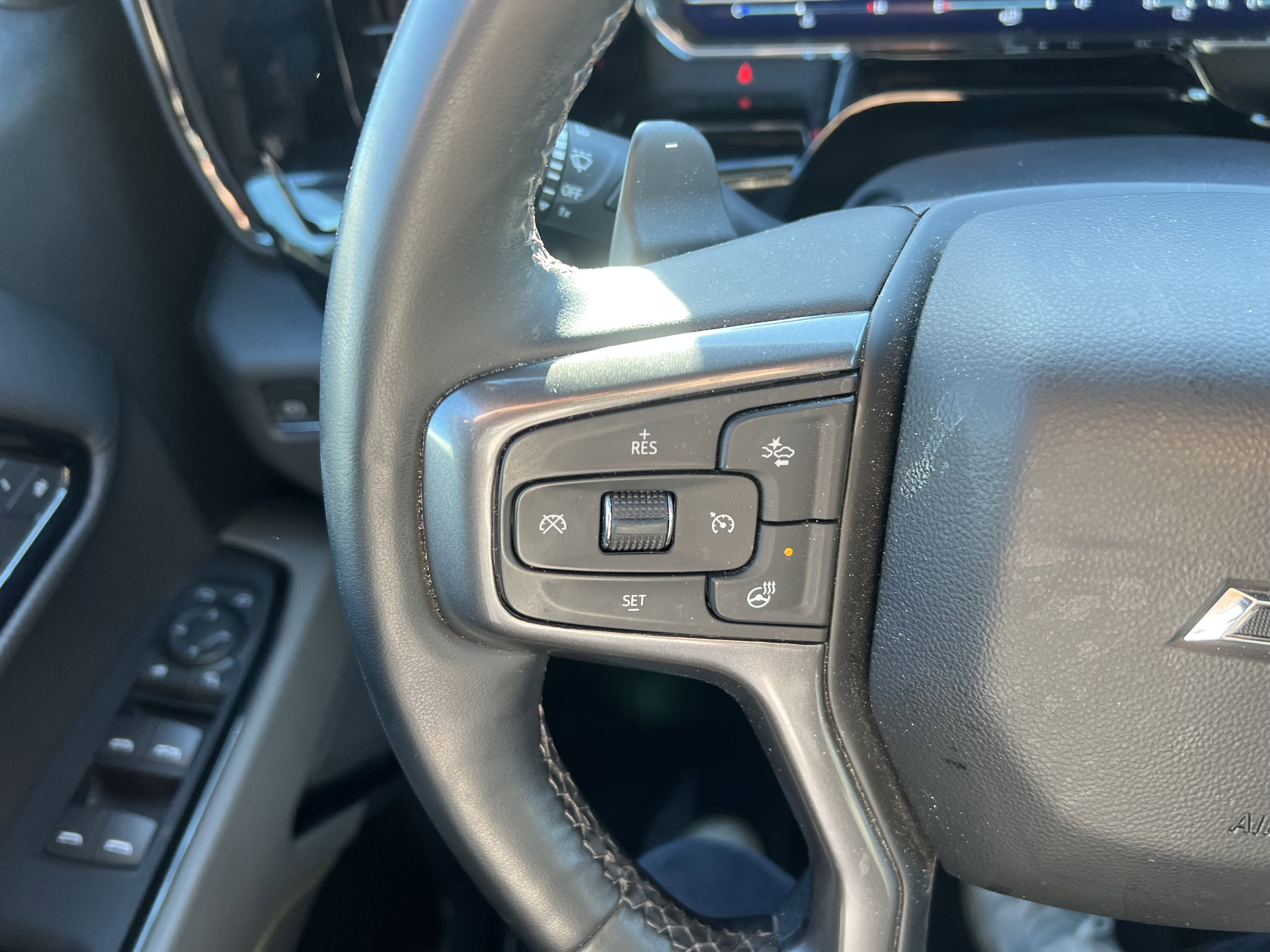 Used 2023 Chevrolet Silverado 1500 ZR2 image 18