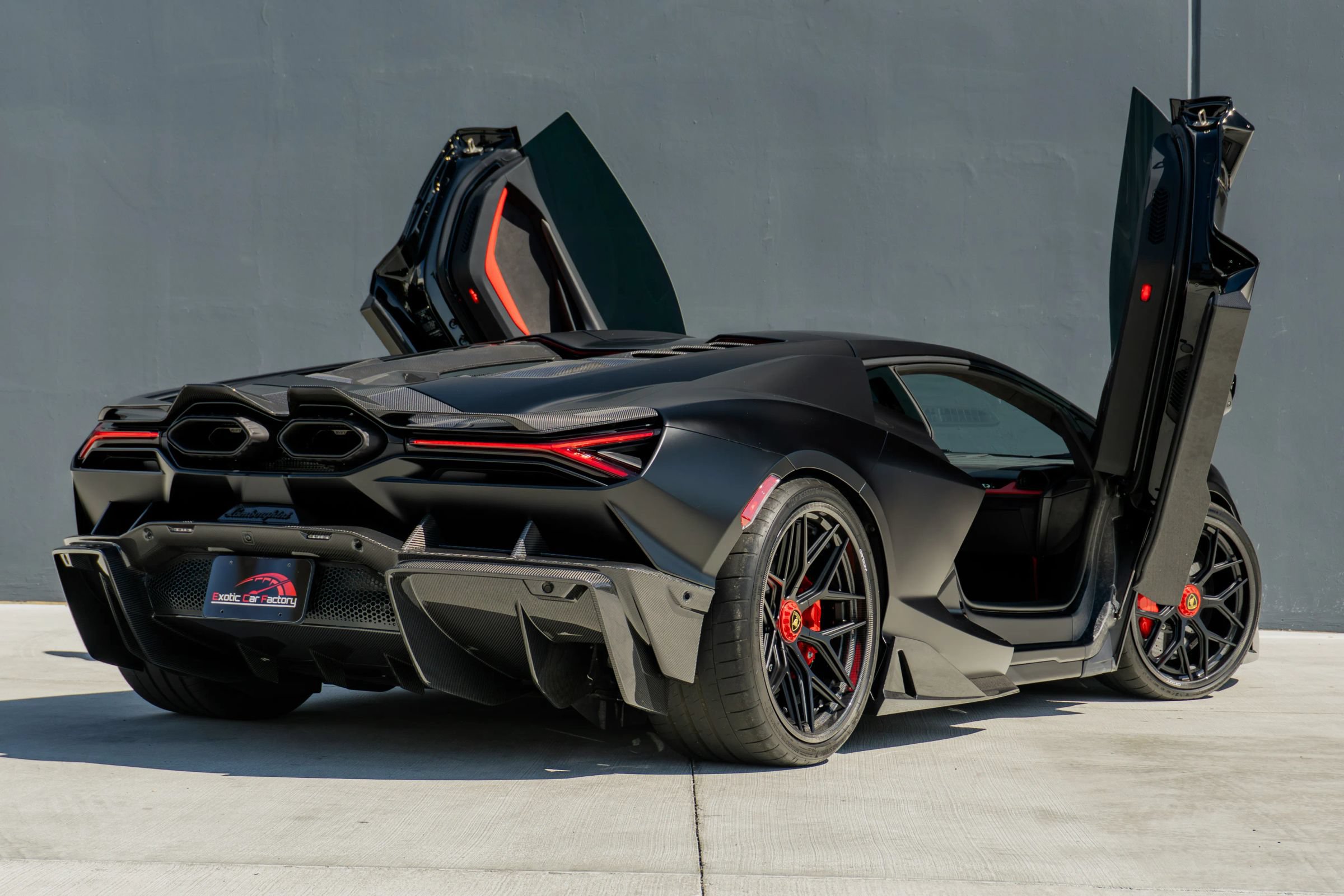 Used 2025 Lamborghini Revuelto AWD/4WD image 8