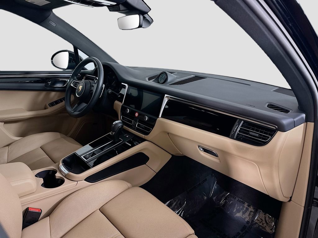 Certified 2026 Porsche Macan image 32