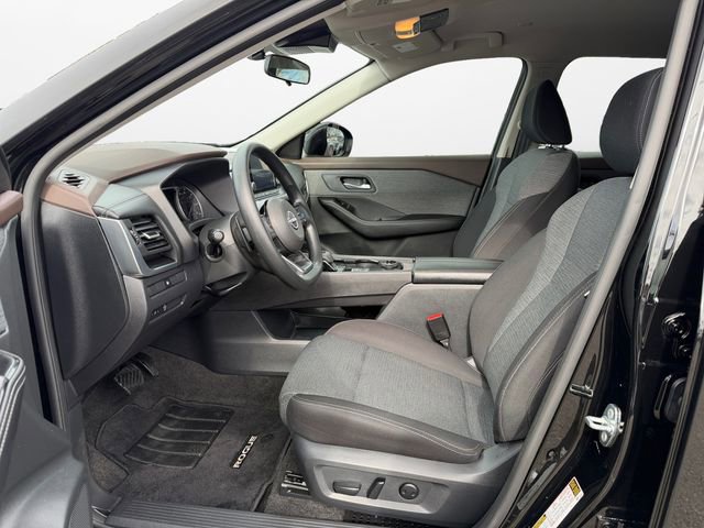 Used 2023 Nissan Rogue SV image 9