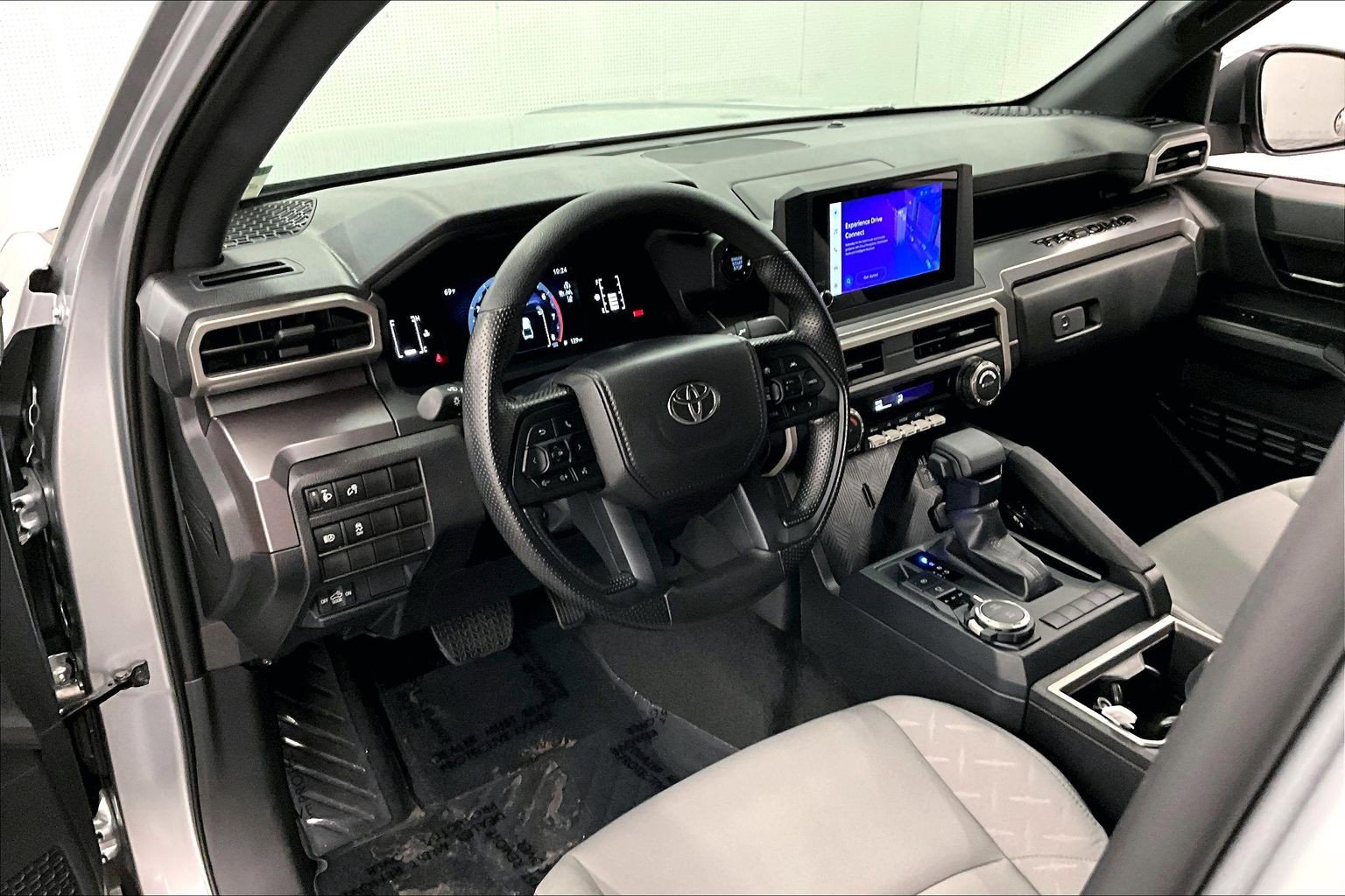 Used 2025 Toyota Tacoma SR5 AWD/4WD image 15