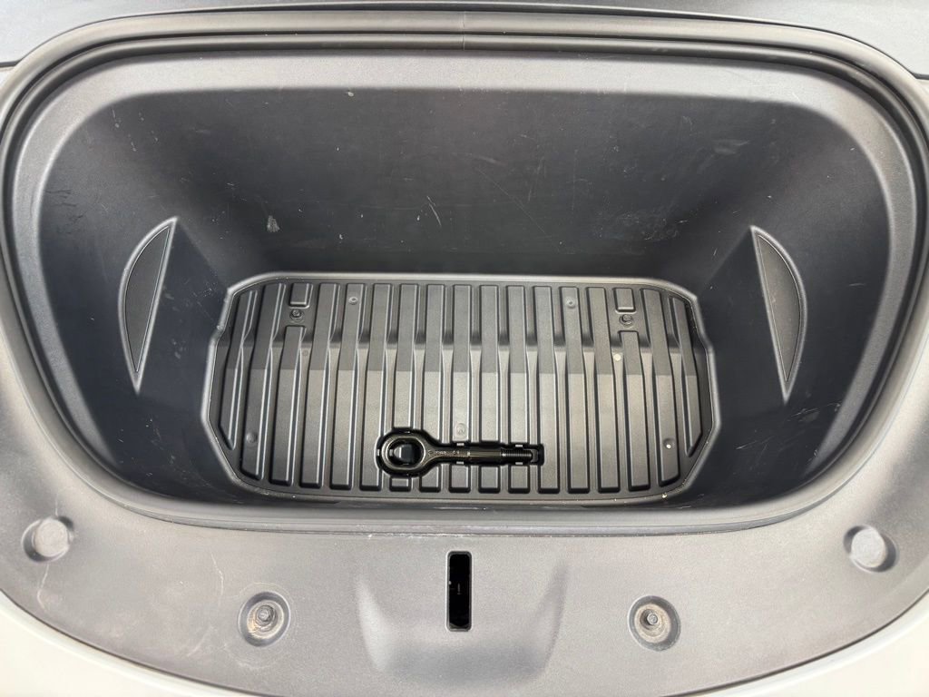 Used 2023 Tesla Model Y Long Range AWD/4WD image 31