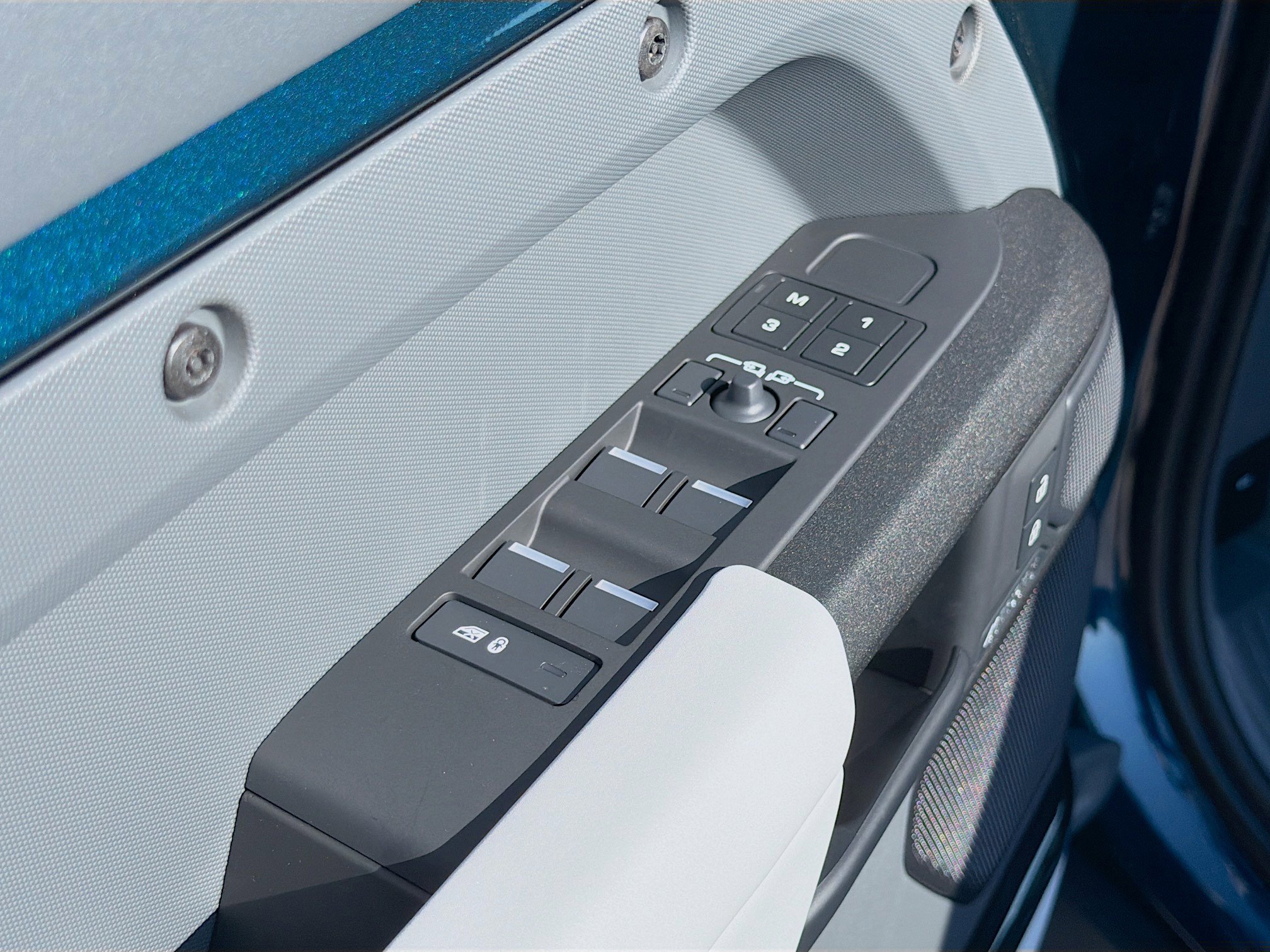 New 2026 Land Rover Defender 110 OCTA image 23