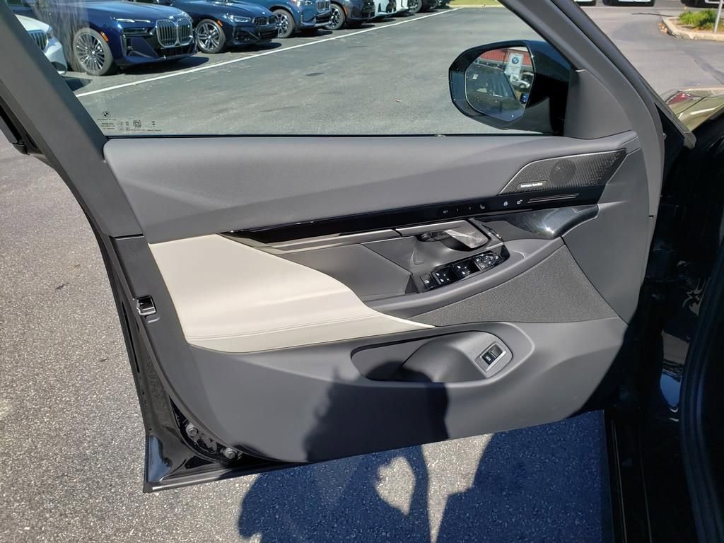 New 2026 BMW 530i xDrive w/ M Sport Package image 12