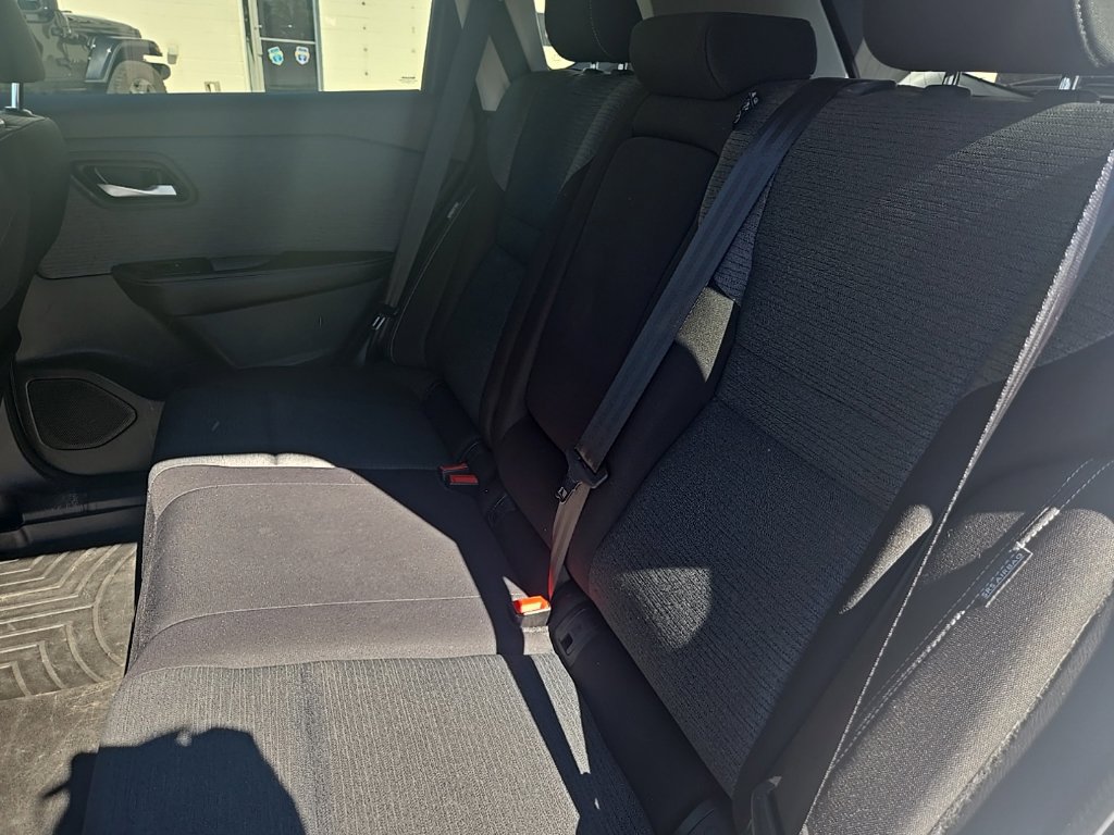Used 2022 Nissan Rogue SV AWD/4WD image 22