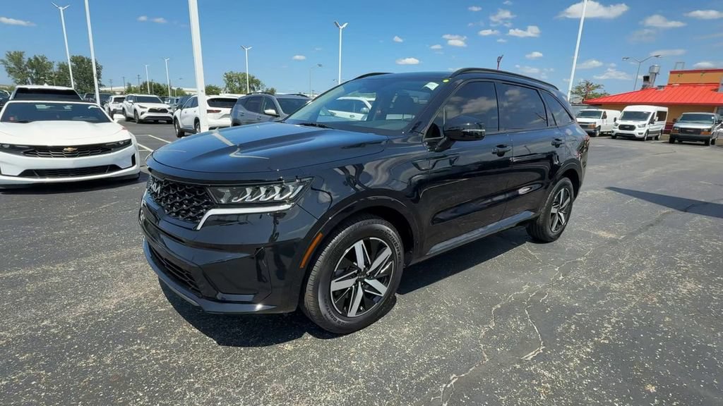 Used 2022 Kia Sorento S w/ Panoramic Sunroof Package FWD image 4