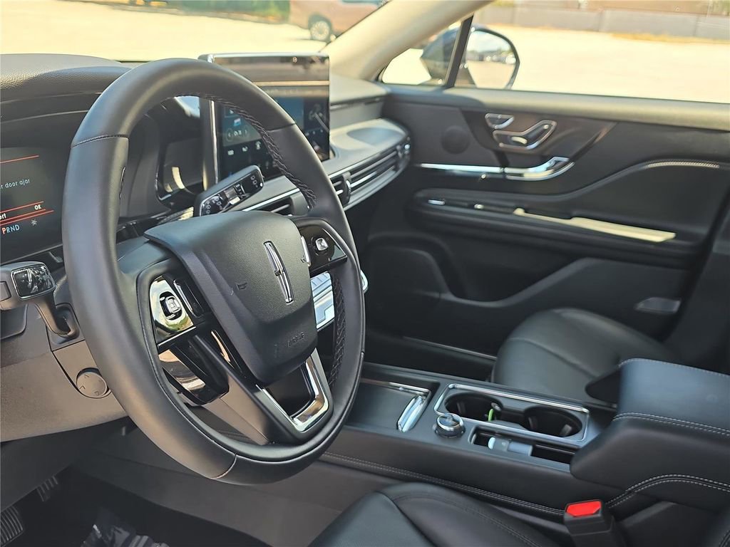 Used 2025 Lincoln Corsair FWD w/ Equipment Group 101A image 17