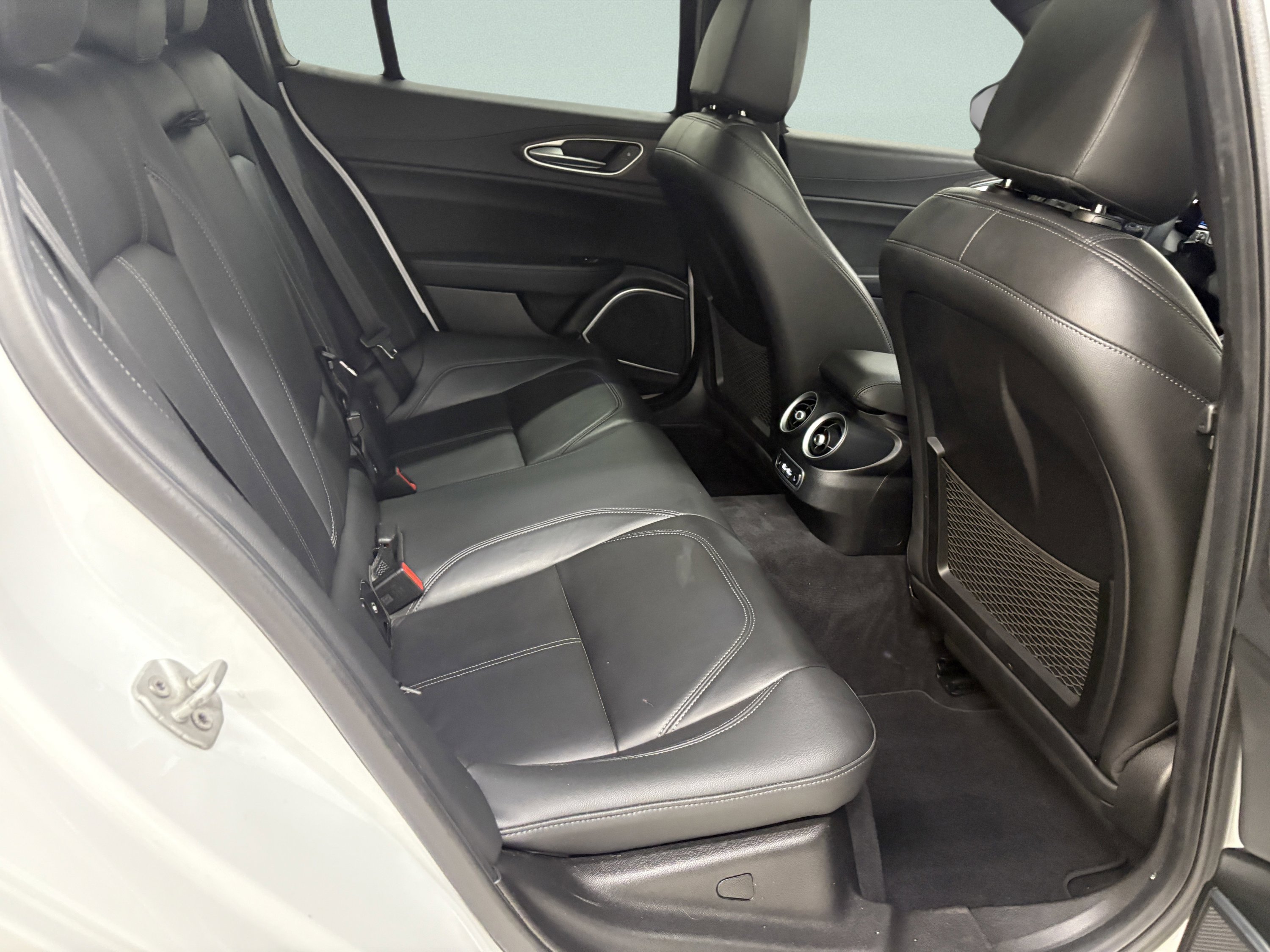 Used 2022 Alfa Romeo Giulia Ti image 17