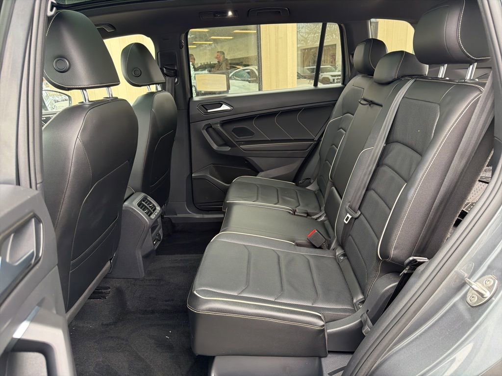 Used 2022 Volkswagen Tiguan SEL R-Line image 37