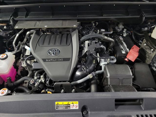 Used 2024 Toyota Highlander LE AWD/4WD image 13