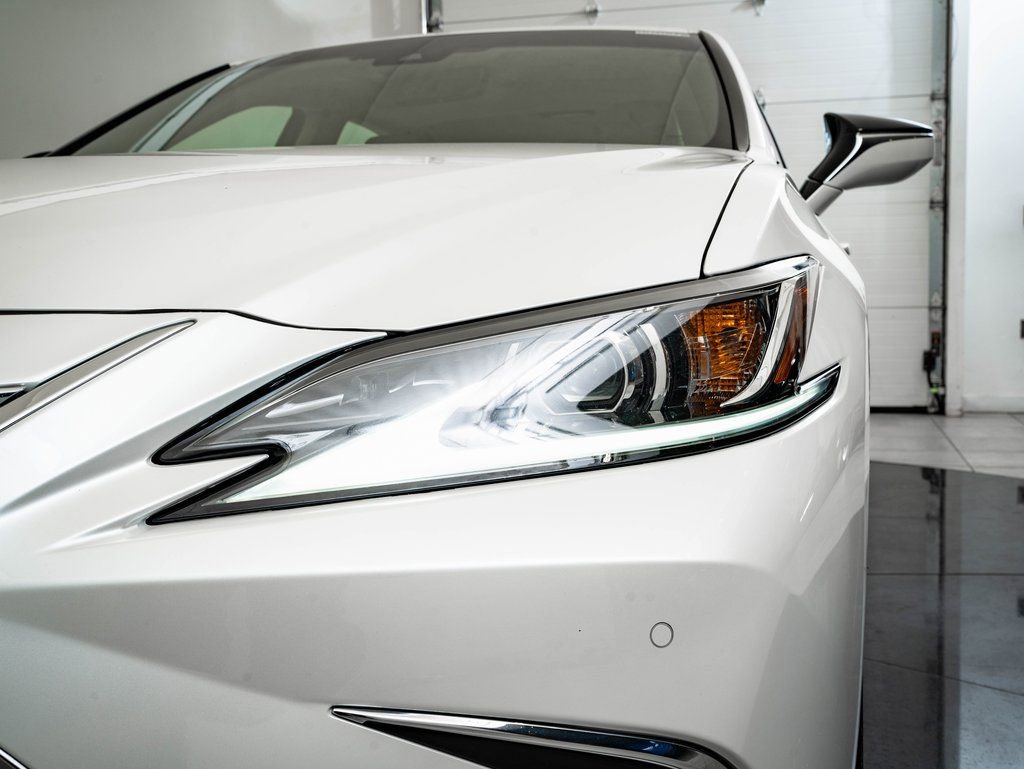 Certified 2023 Lexus ES 250 w/ Premium Package image 15
