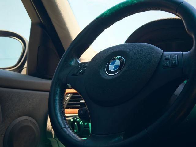 Used 2006 BMW 325i Sedan RWD image 21