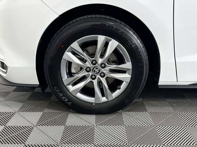 Used 2023 Toyota Sienna Limited image 4