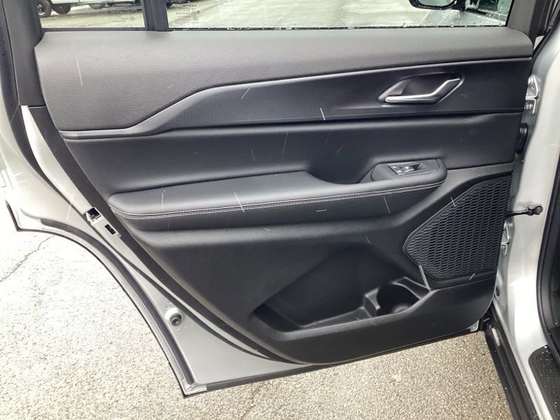 New 2025 Jeep Grand Cherokee L Altitude image 21