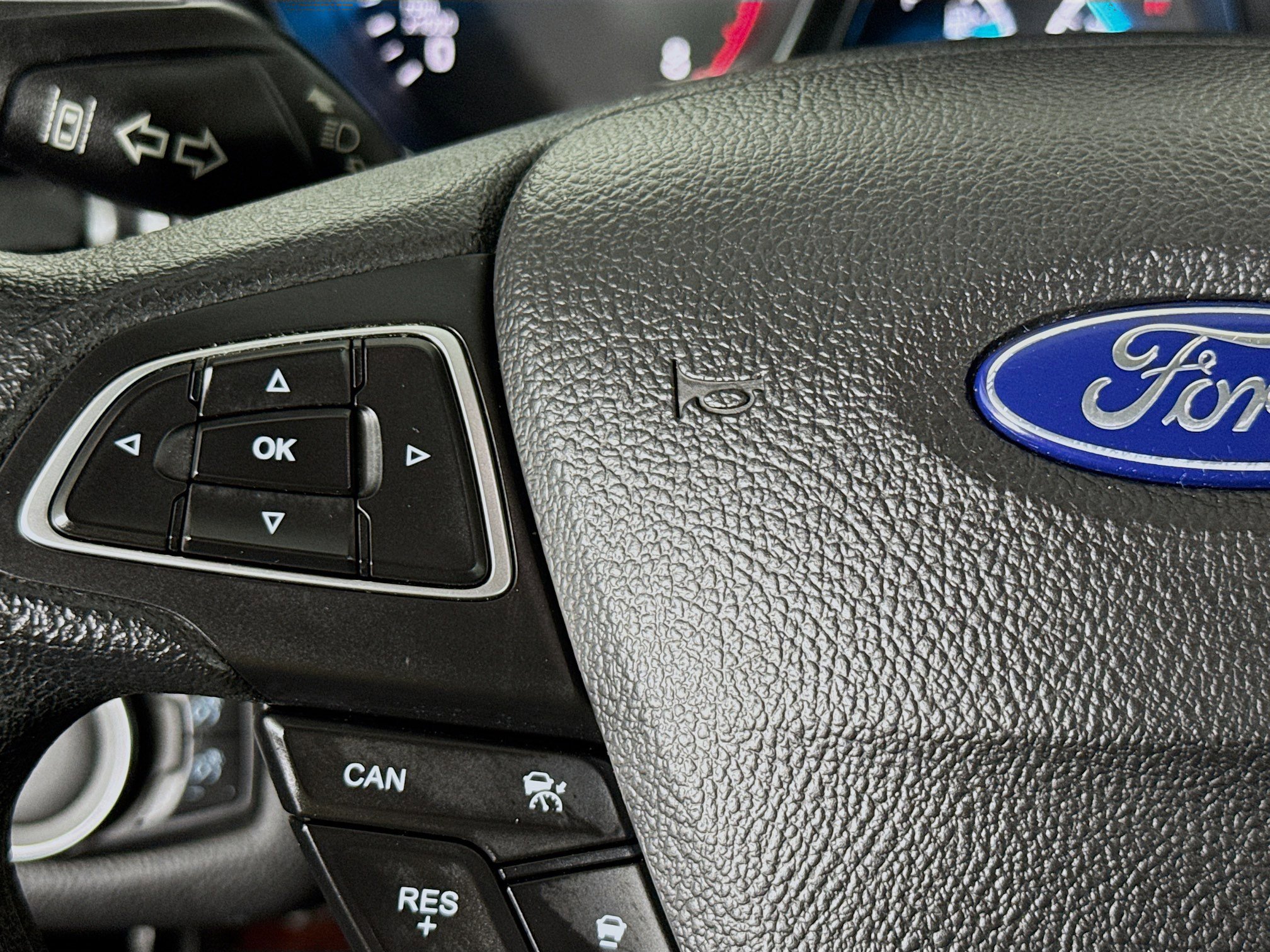 Used 2018 Ford Escape SE w/ Ford Safe & Smart Package FWD image 13