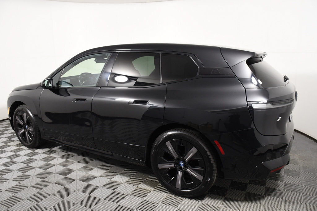 Used 2023 BMW iX xDrive50 w/ Sport Package AWD/4WD image 3