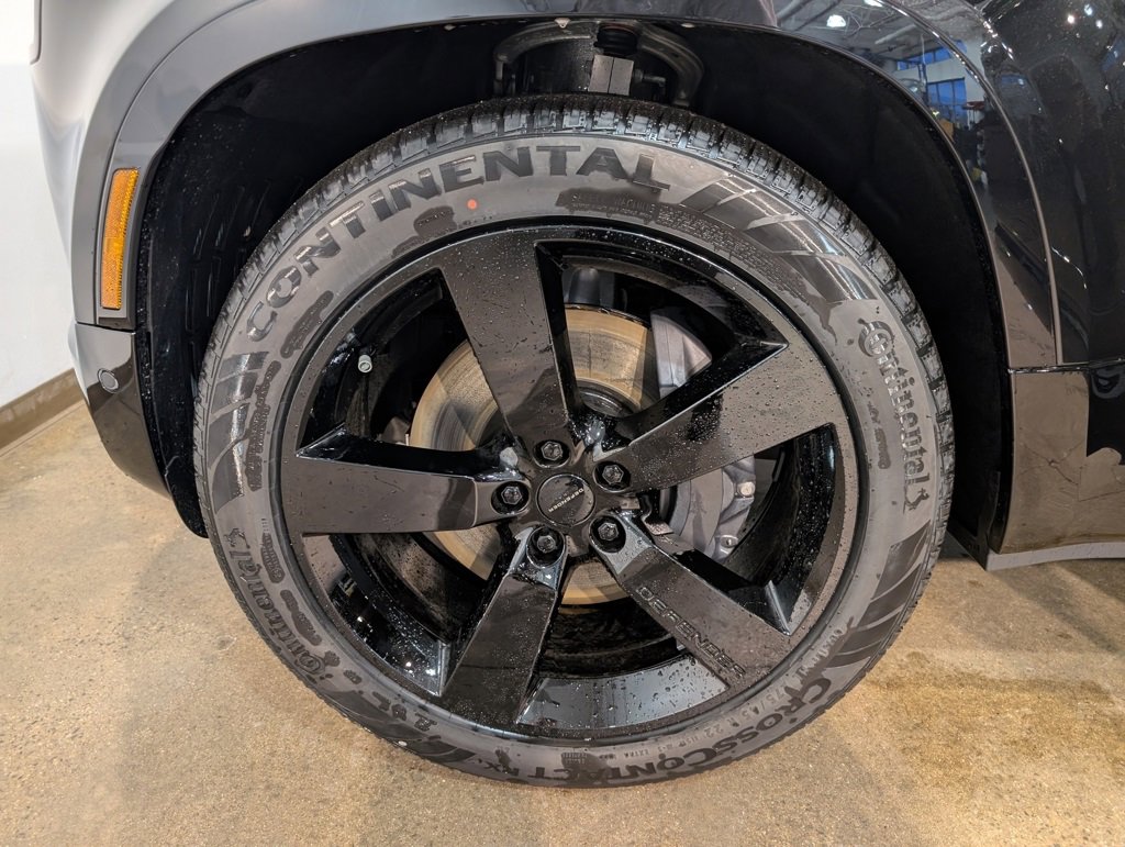 New 2026 Land Rover Defender 130 X-Dynamic SE image 7