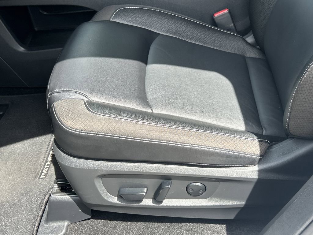 Used 2024 Nissan Pathfinder SL image 21