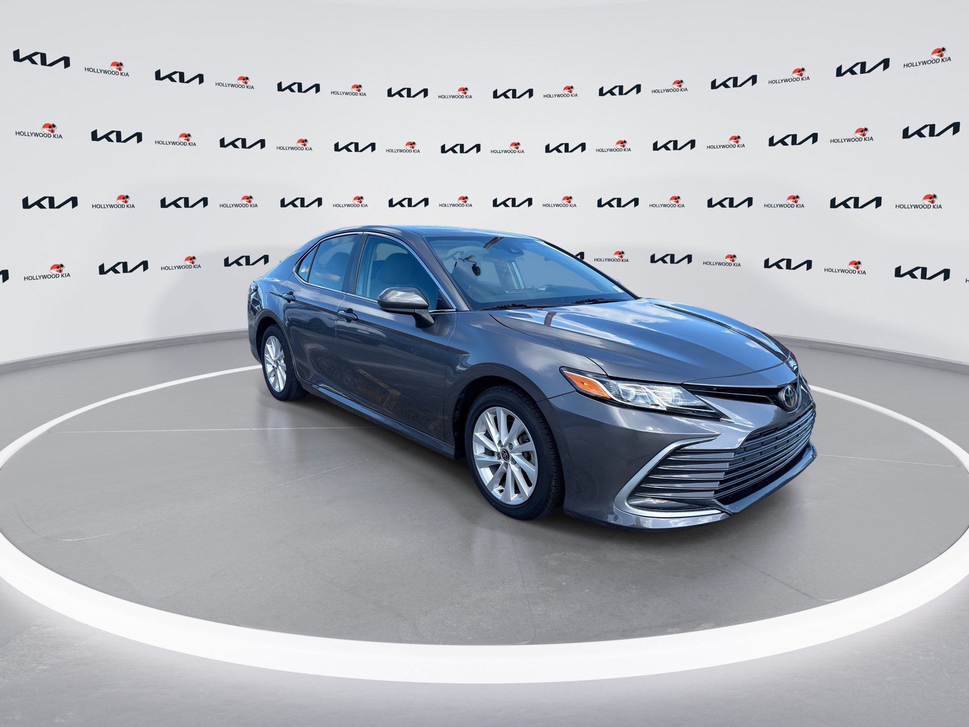 Used 2022 Toyota Camry LE FWD image 2