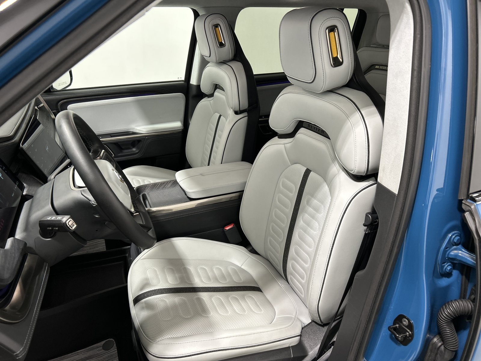 Used 2024 Rivian R1S Adventure AWD/4WD image 20