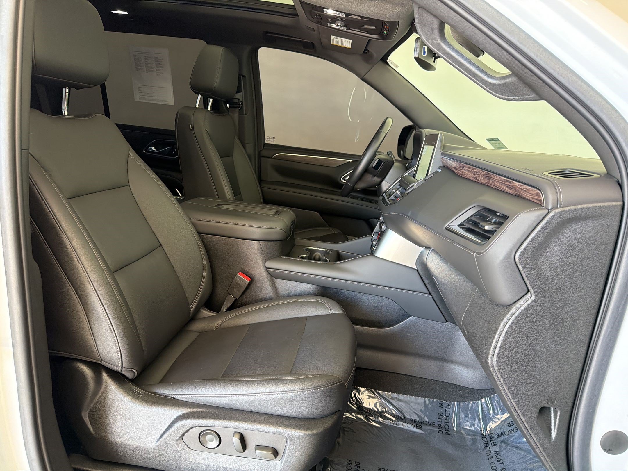 Used 2022 Chevrolet Tahoe Z71 w/ Luxury Package AWD/4WD image 27