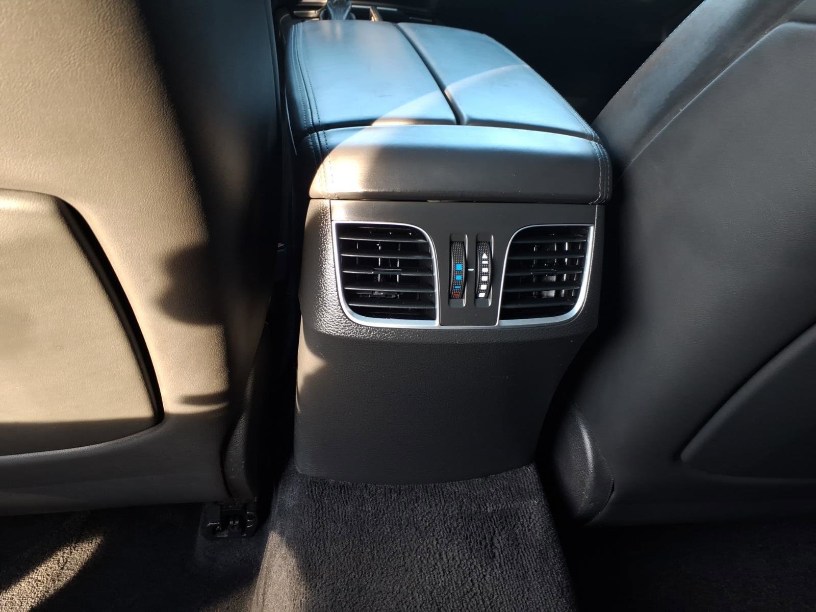 Used 2015 Hyundai Genesis 5.0 image 8