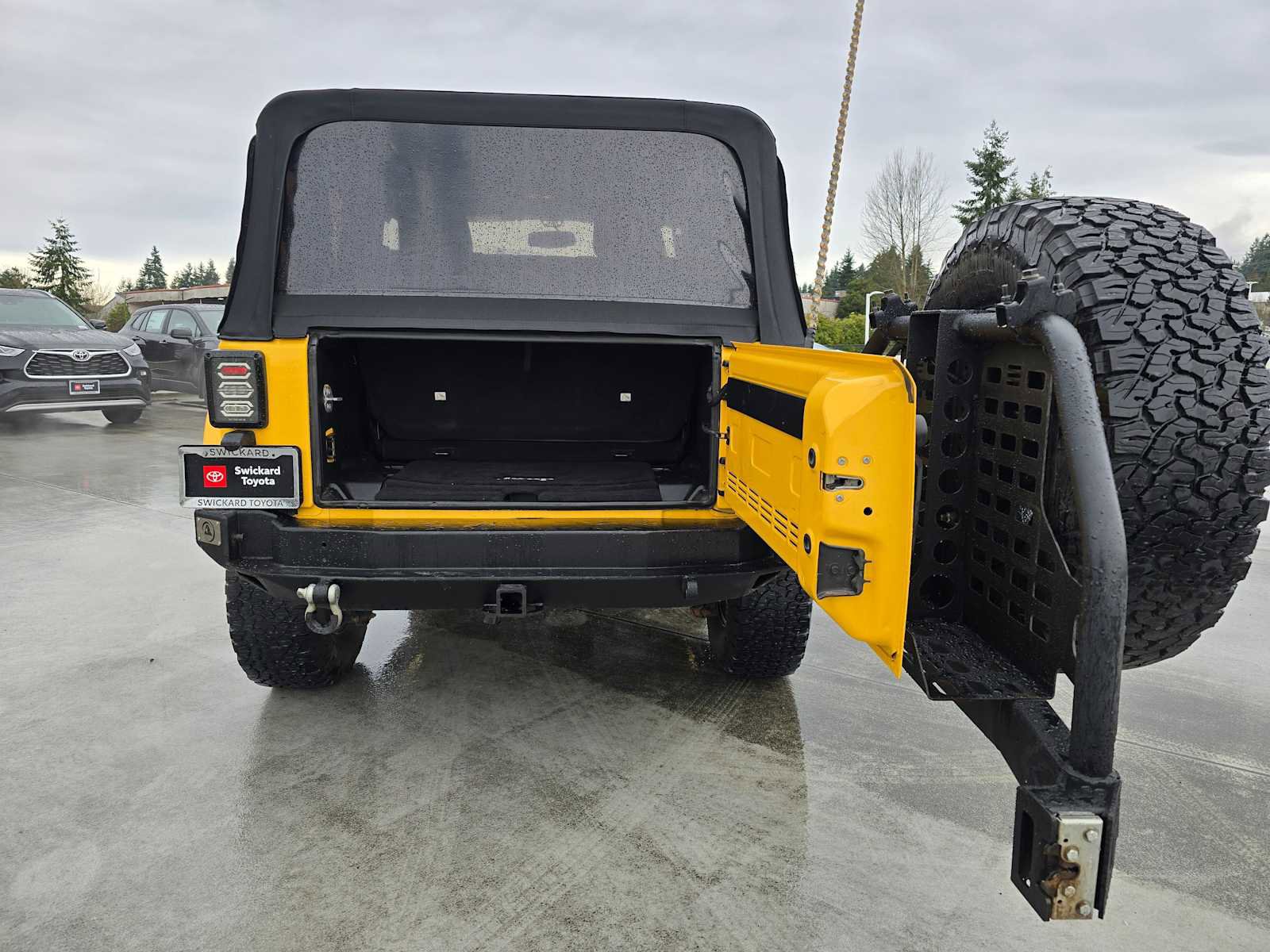 Used 2015 Jeep Wrangler Sahara w/ Connectivity Group image 13