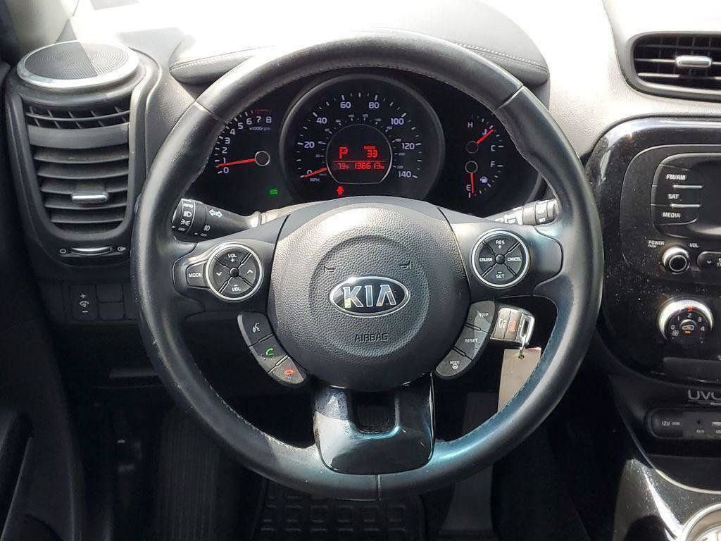 Used 2015 Kia Soul ! FWD image 24