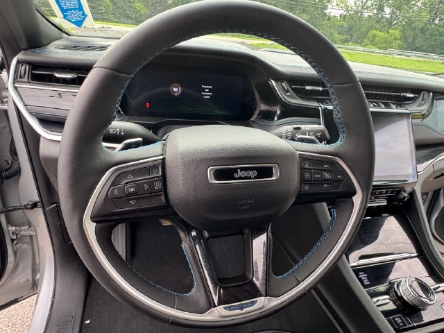 Used 2023 Jeep Grand Cherokee Trailhawk w/ Advanced Protech Group II AWD/4WD image 43