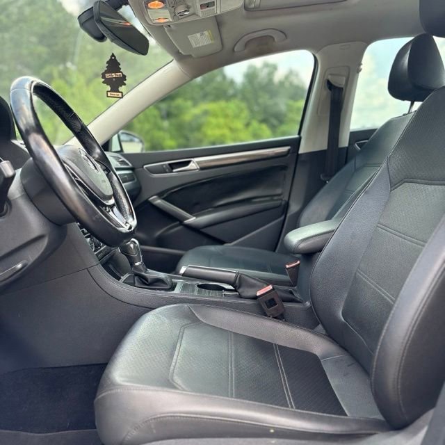 Used 2018 Volkswagen Passat 2.0T SE FWD image 27