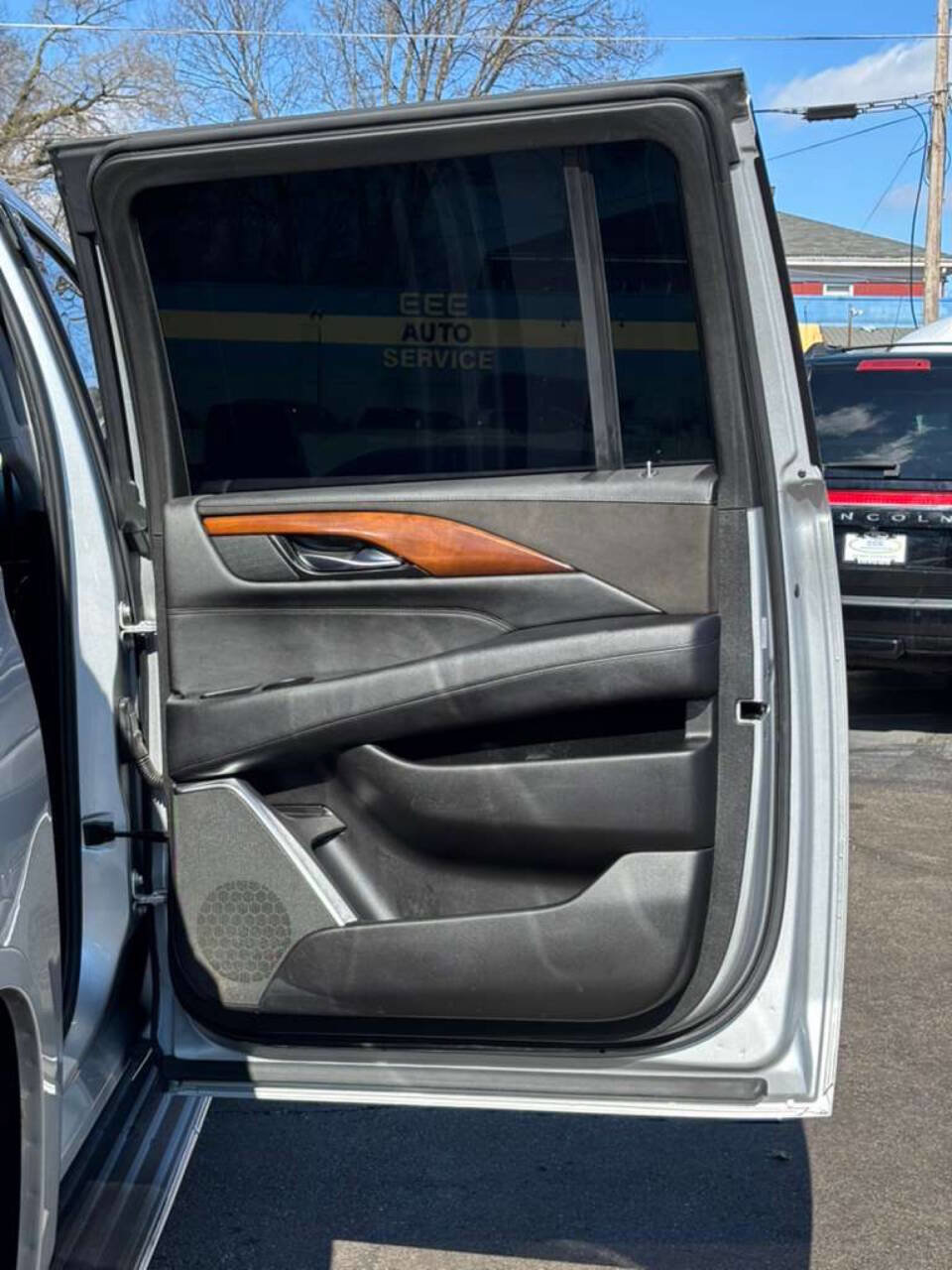 Used 2019 Cadillac Escalade ESV Luxury w/ LPO, Radiant Package image 18
