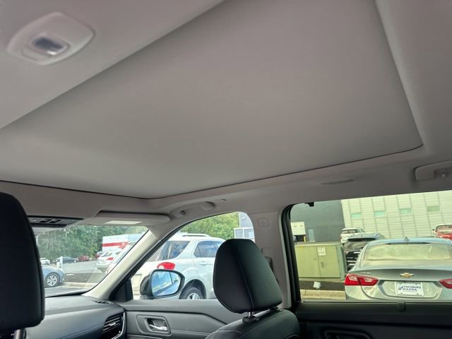 Used 2025 Nissan Rogue SL w/ SL Premium Package image 29