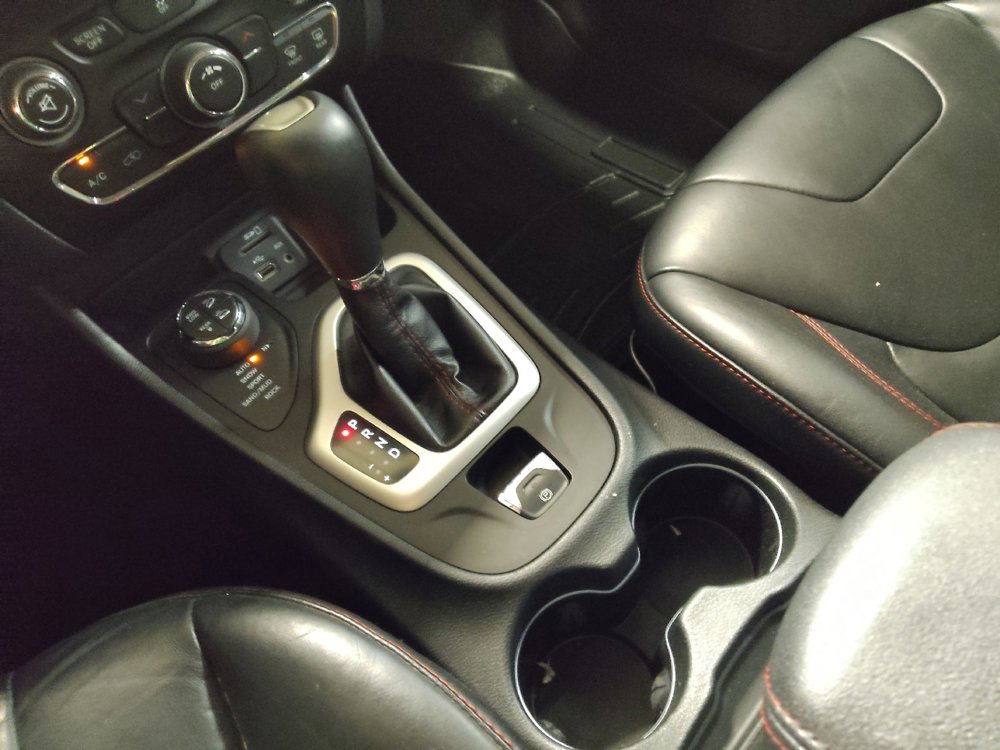 Used 2014 Jeep Cherokee Trailhawk w/ Leather Interior Group AWD/4WD image 26