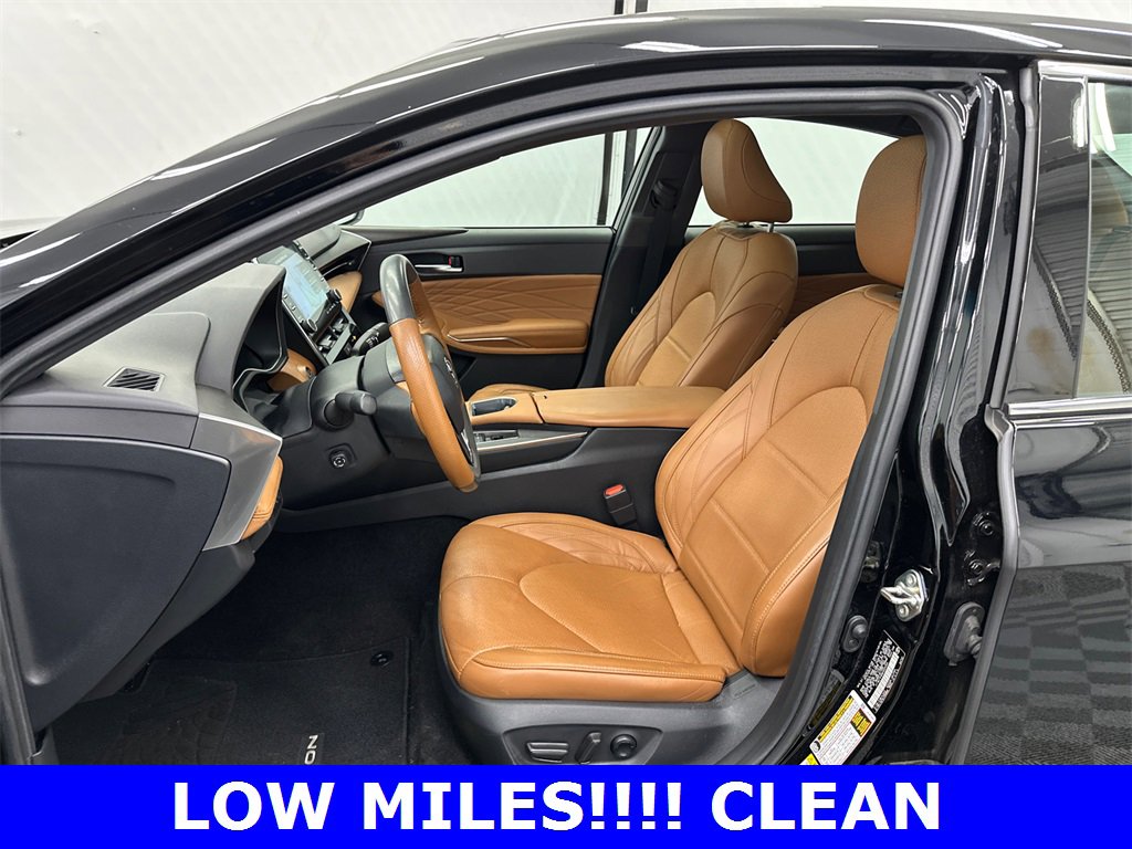 Used 2019 Toyota Avalon Limited image 9