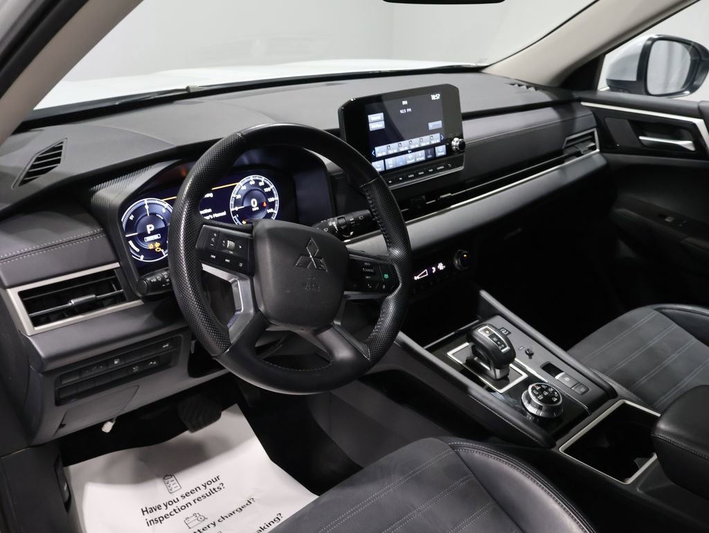 Used 2024 Mitsubishi Outlander SE image 15
