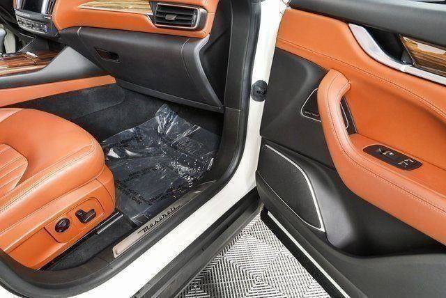 Used 2017 Maserati Levante w/ Luxury Package AWD/4WD image 26